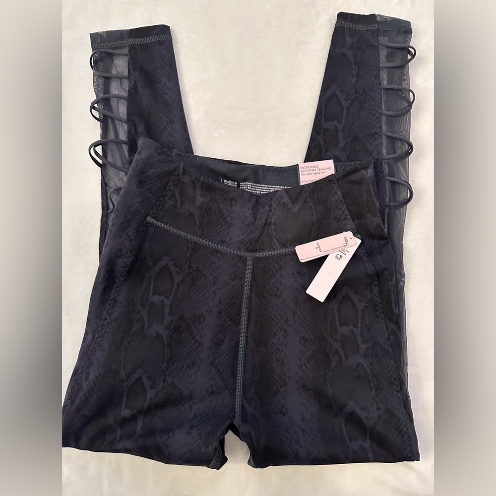 NWT Victoria’s Secret Incredible Essential Legging